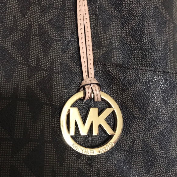 Michael Kors Monogram Jet Set tote - Picture 3 of 8